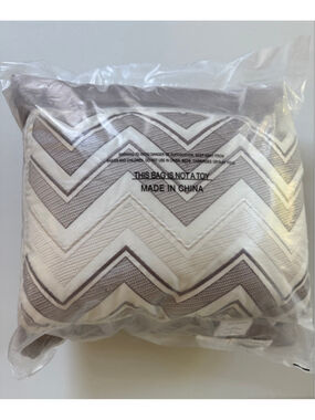 Madison Park Decorative Pillow Set in Light Brown/Cream
